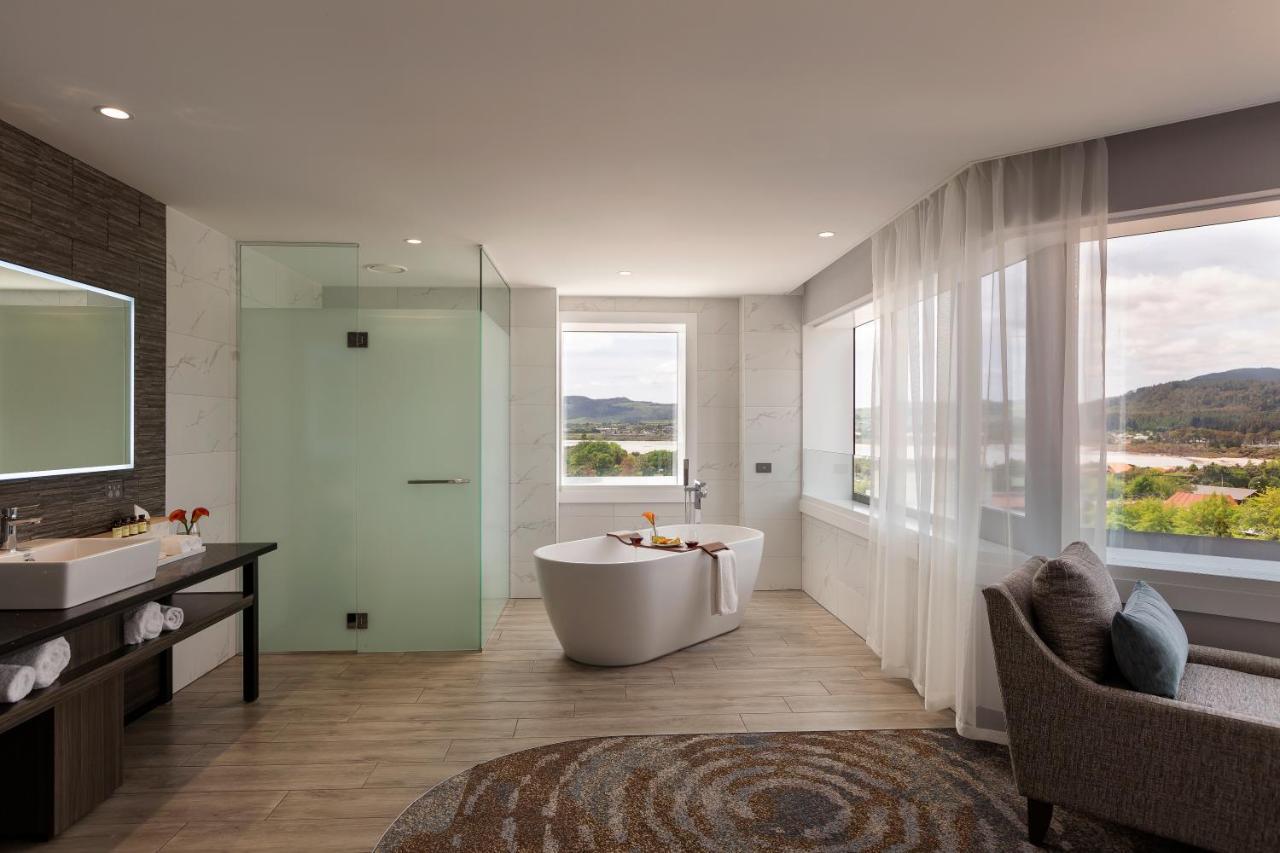 Executive Suite met Kingsize Bed en Uitzicht op het Meer